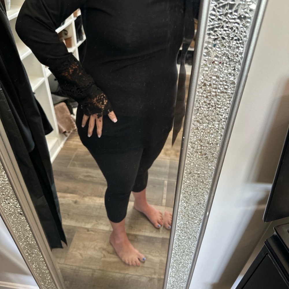 BKE Black Top with Lace Detail xl